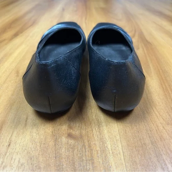 Reaction Kenneth Cole Women’s Elegant Black Loafers Size 7.5M - Picture 2 of 9